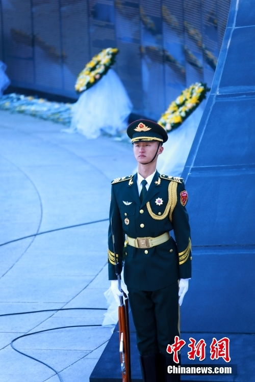 五旬农民大叔背回的烈士遗骸，英雄荣耀的传奇故事