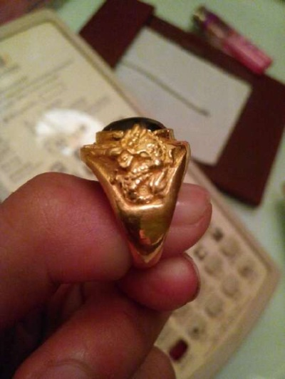 外卖中惊现7000元金戒指，责任归属成谜