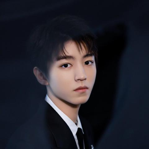 王俊凯妈妈现身TFBOYS演唱会，爱与陪伴的温暖呈现